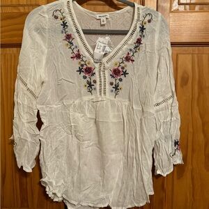 Dress Barn Cream Floral Embroidered Blouse